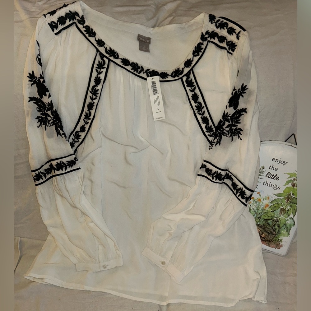 Beautiful Chicos peasant, BoHo top with beautiful embroidery